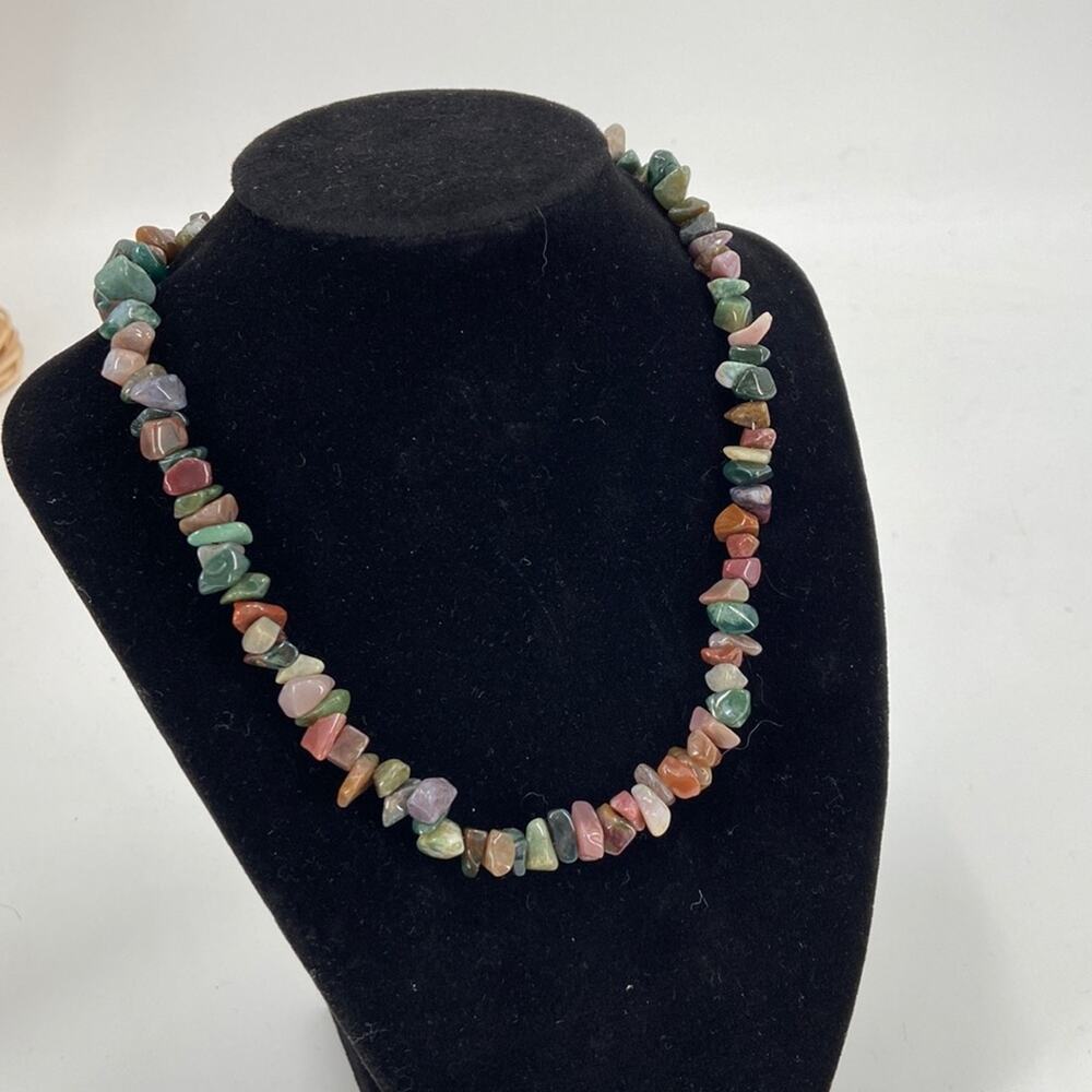 Agate chip stone necklace